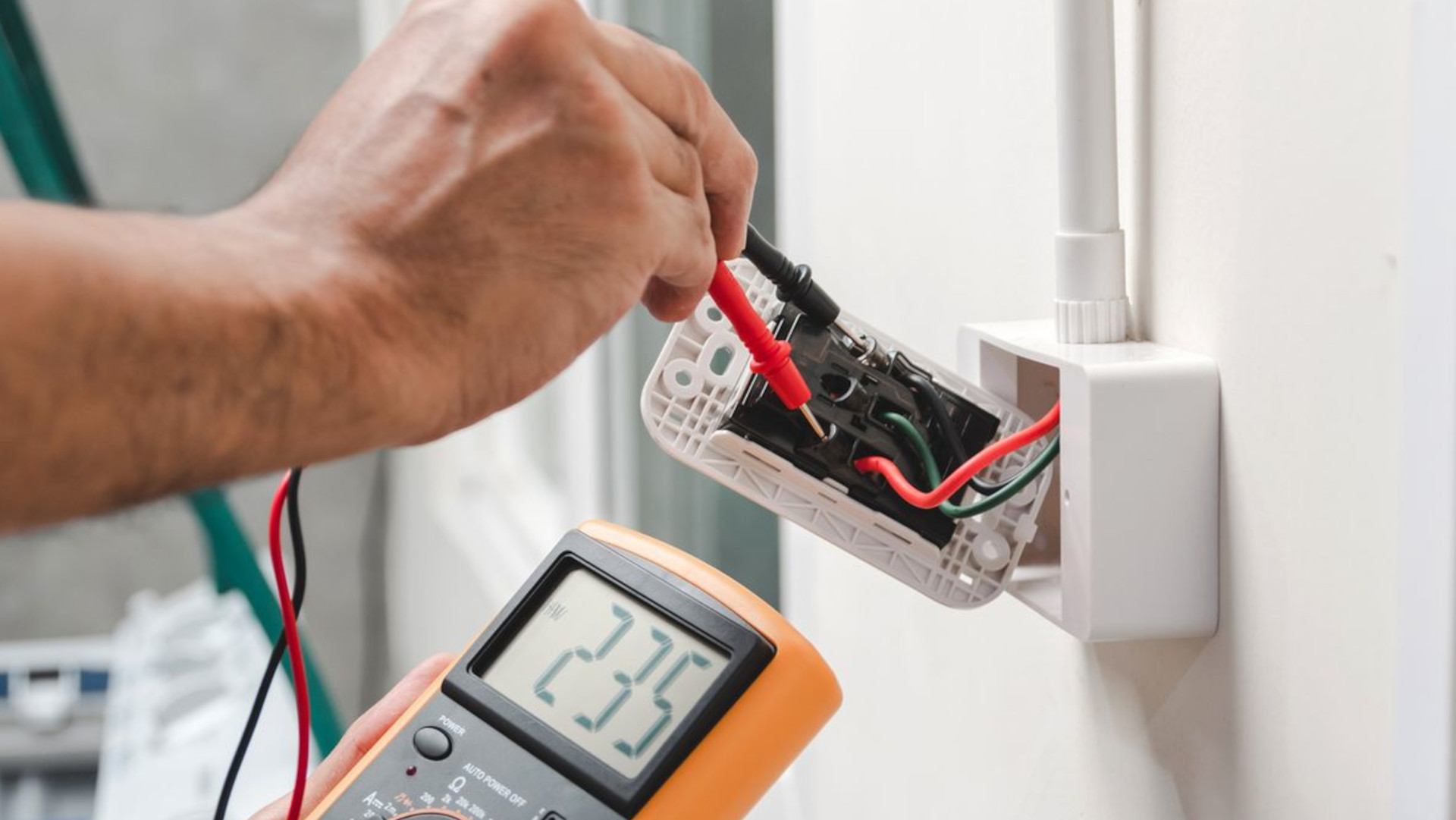 Zuverlässige Elektroarbeiten in Innsbruck Elektroarbeiten Hausmeisterservice Tirol